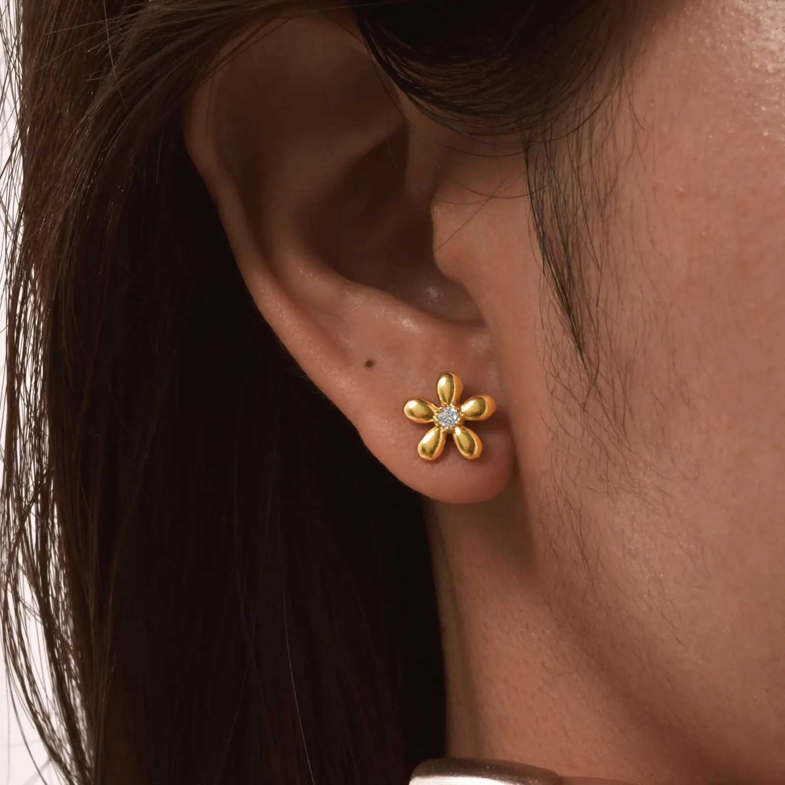 Stainless Steel Zircon Flower Stud Earrings for Women18K Gold Plated Daily EarringsFashion Jewelry Mothers Day Gift C251103