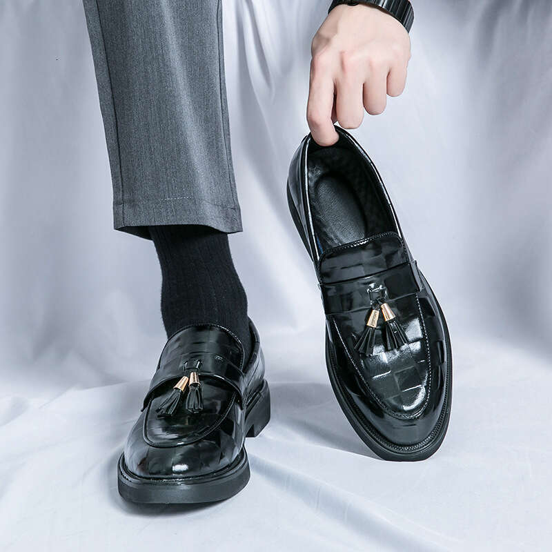 Large size 2024 Spring and Autumn new item for men, patent leather tassel men's shoes, 46 British wedding shoes