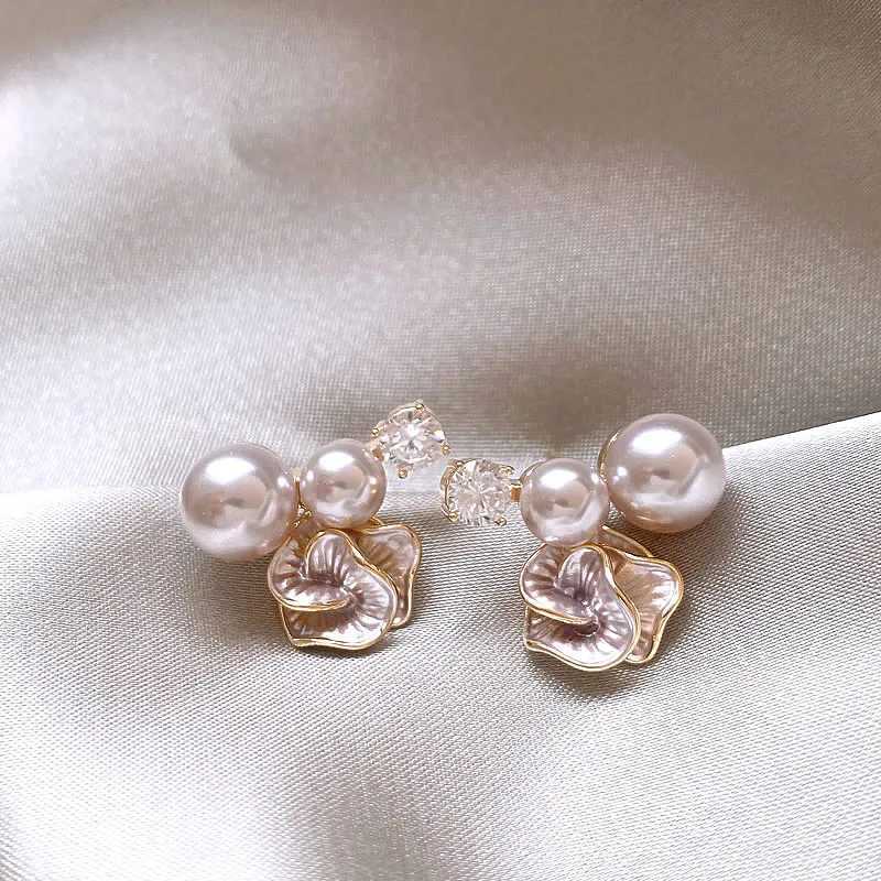 Light Luxury Elegant Dropping Glaze White Camellia Imitation Pearl Stud Earrings For Women Fashion Sweet Crystal Jewelry Gifts Y250401