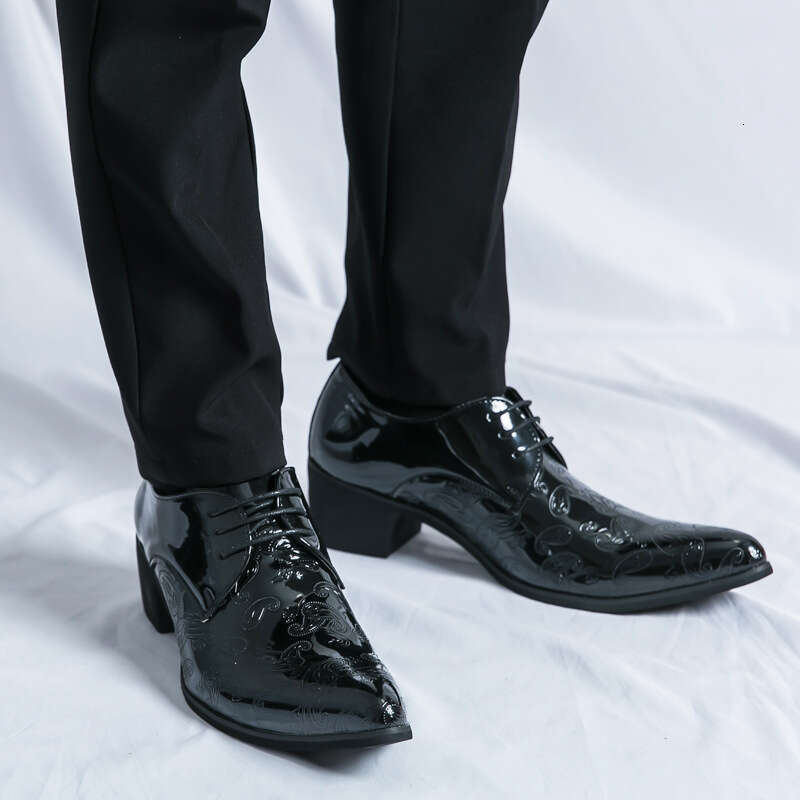 2024 Men's Large Casual Fashion New High Heels Pointed Leather Trendy Hairstylist Shoes