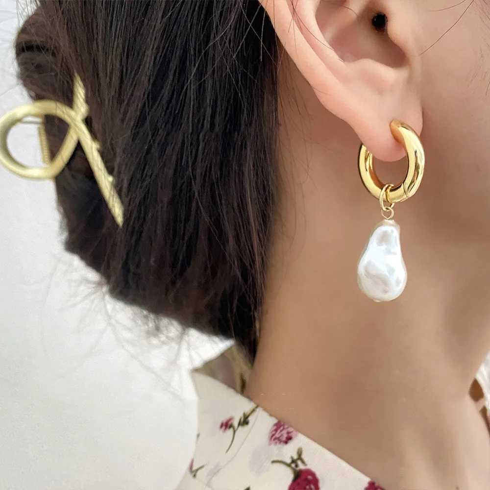 European retro high-end asymmetrical pearl earrings womens titanium steel earrings long earrings fashionable earrings Y250401