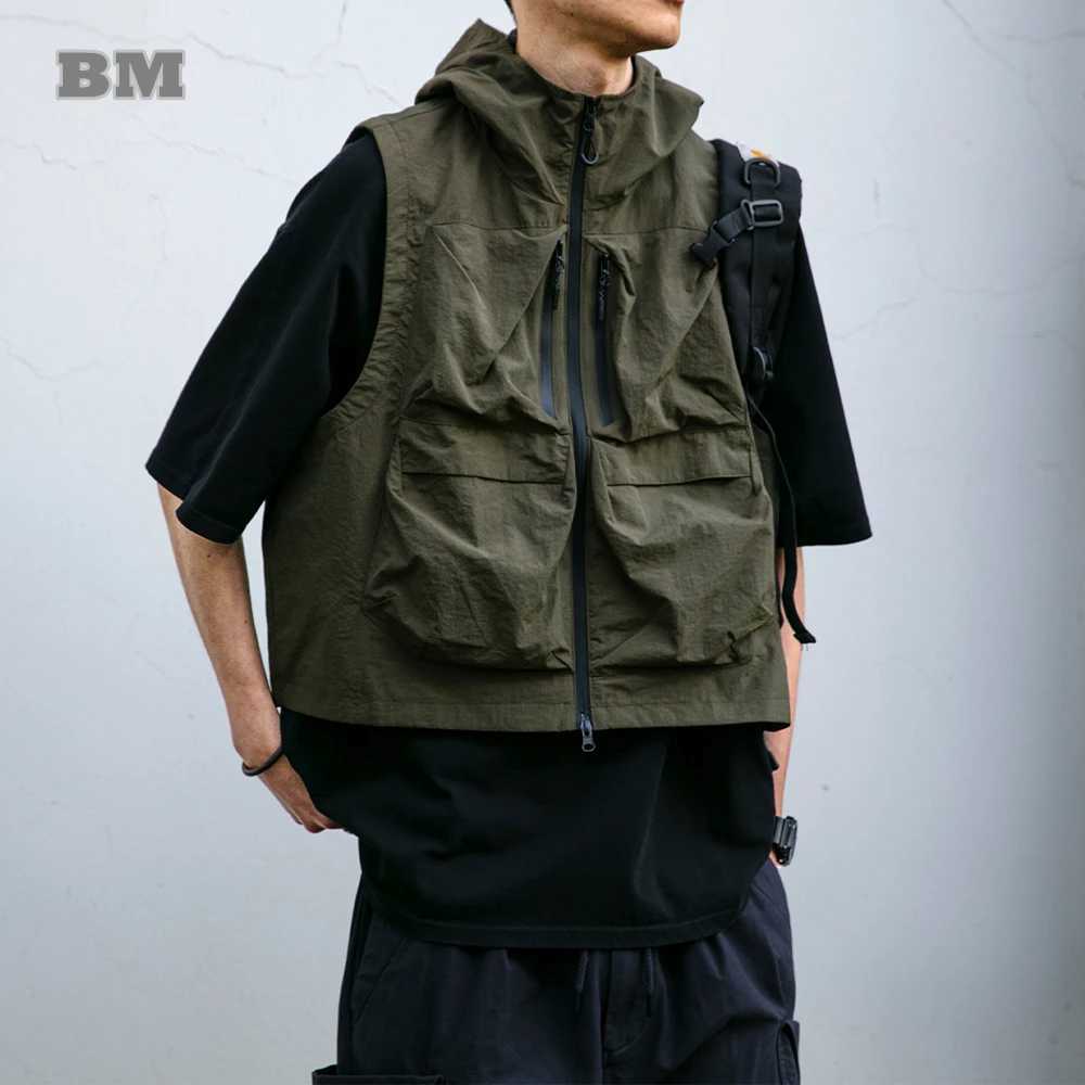 Japanese Outdoor Multi-Pocket Waterproof Cargo Hooded Vest For Men Summer Korean Fashion Short Sleeveless Coat Harajuku Casual X250403