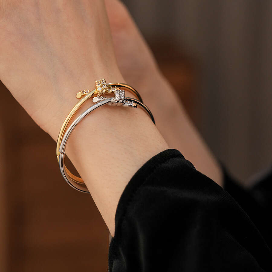 Bracelets Designer luxury bangle Zircon Knot Rope Smooth Clasp Fashionable European and American Versatile Personality Bracelet Niche for Women