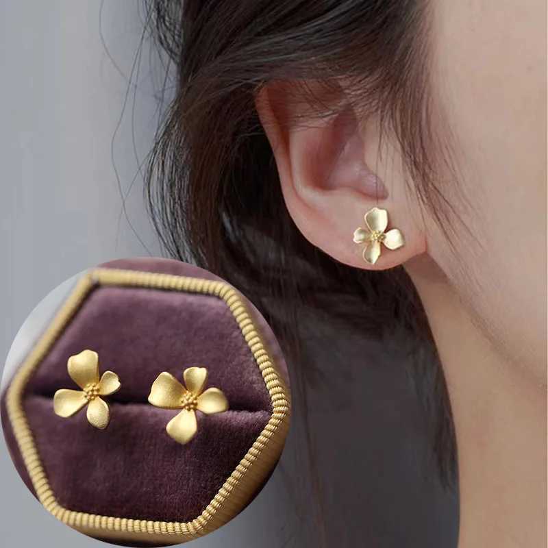 Gold Color Small Flower Studs Earings for Women Simple Elegant 2024 Korea Fashion Girls Students Daily Wear Party Jewelry Gift C251103