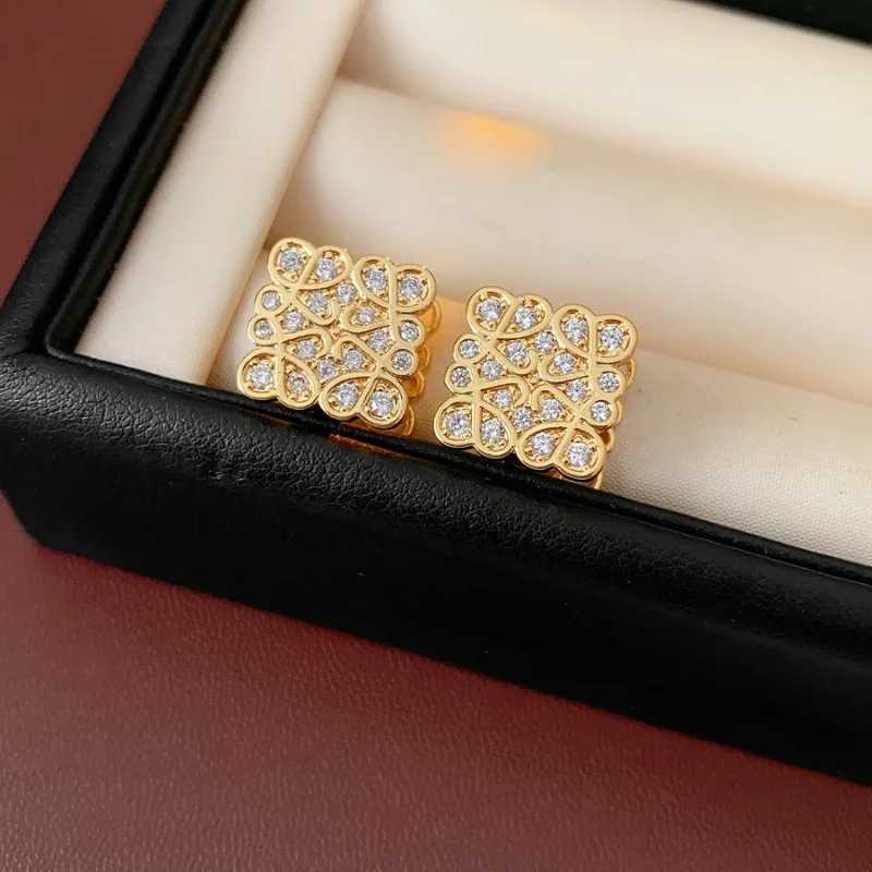 Luxurious FrenchStyle Diamond Earrings Geometric Hollow Design HighEnd Texture Vintage Womens Jewelry 2025 C251103