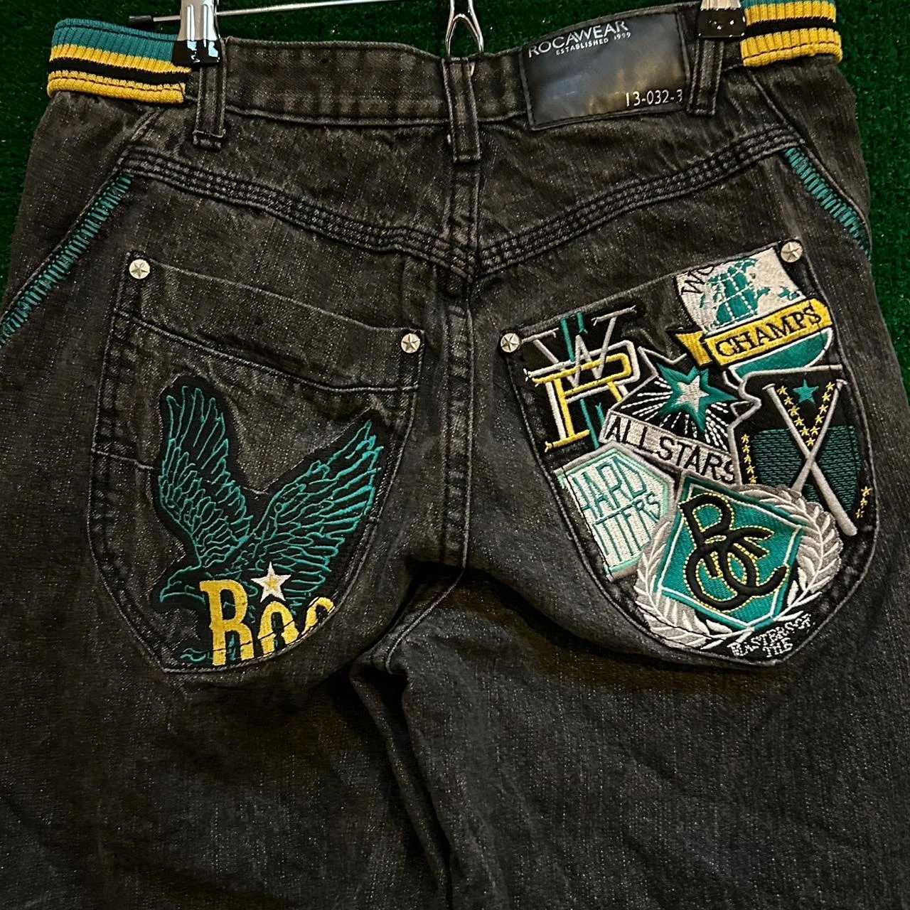 Rocawear Mens Embroidered Shorts 2025 3D Floral Art and Retro Style High Elasticity Waist W250403