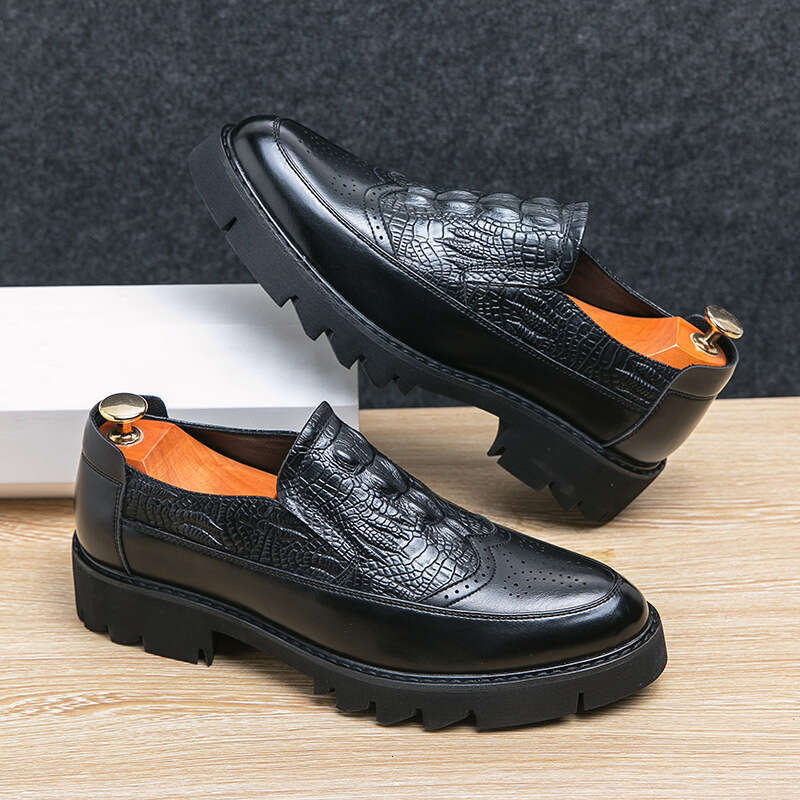 2024 plus size spring and autumn new fashionable men's low top thick soled leather shoes, trendy foot covering merchant