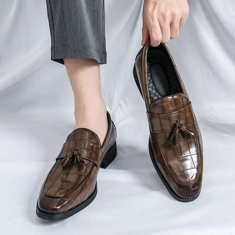 Men's oversized tassel embossed Lefu shoes, 2024 Spring and Autumn new style, size 38-46 men's casual leather shoes