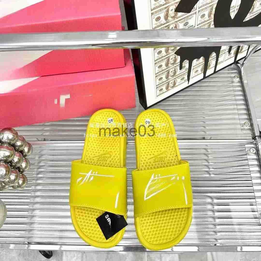 Stusey co branded mens and womens slippers ins American trend couples style wear resistant lightweight beach sandals J250403
