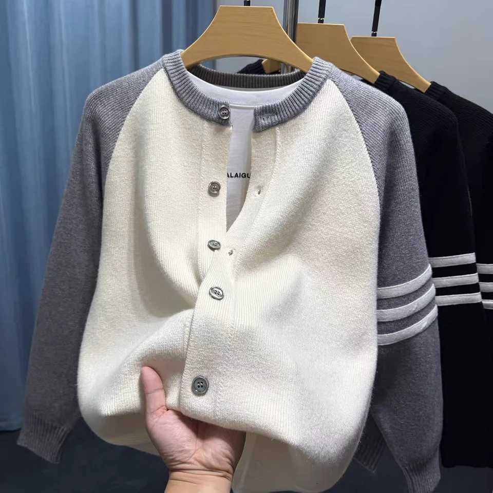 High end brand personality color blocked knitted coat button casual Korean style youth fashion striped round neck mens cardiganT251103