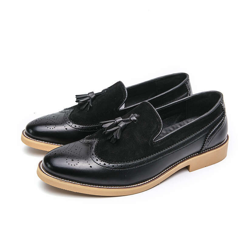 Men's in plus size, new casual shoes, fashionable and trendy. One foot stepping Blok pointed leather for men's wedding shoes