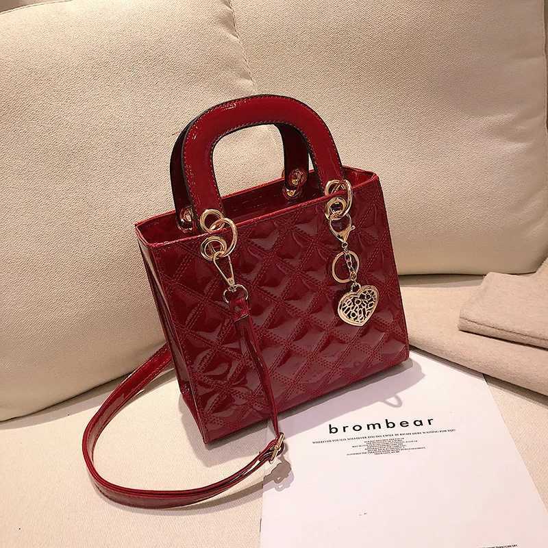 New Ladies Shiny Leather Crossbody Bag Girls Fashion Hundred Shoulder Bag Lattice Ladies Handbag Metal Heart Decoration PU MateC250403