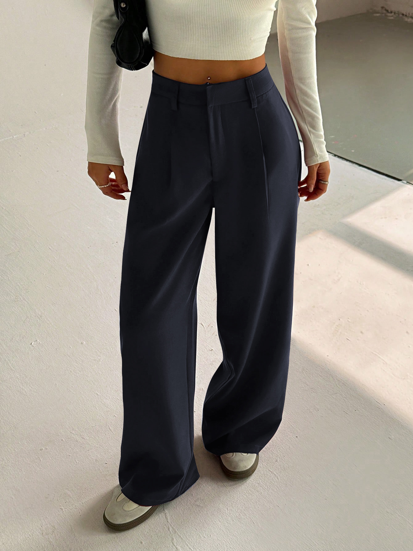 Stylish Female Slacks: Comfortable Lightweight Suits Tailored for Professional Settings---111
