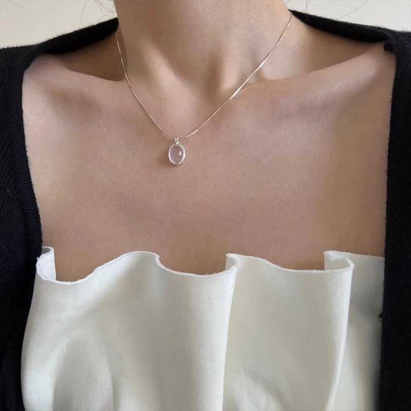 Simple Retro Oval Aquamarine Pendant Necklace For Women Girls Luxury Snake Chain Necklace Fashion Temperament Jewelry Gifts Z250402