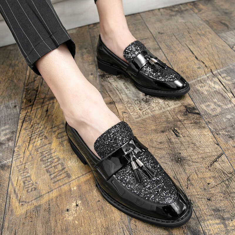 Large pointed flat for men's fashion fitting, one foot lazy shoes, autumn style solid color casual leather shoes