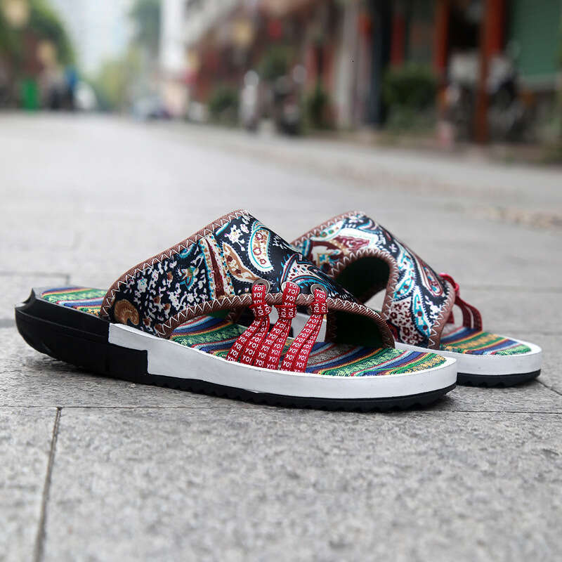 Large size fashionable thick sole slippers summer outerwear, trendy flip flops for men's beach sandals