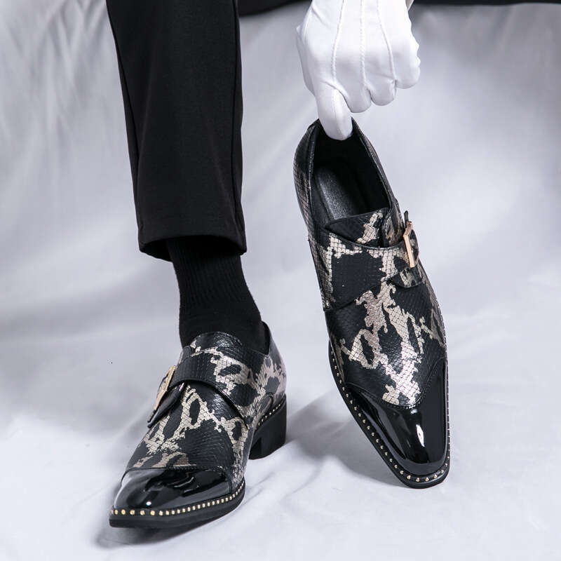 Large high-heeled shoes, 2024 Spring and Autumn new items, men's height increasing nightclub trend snake skin pattern leather shoes