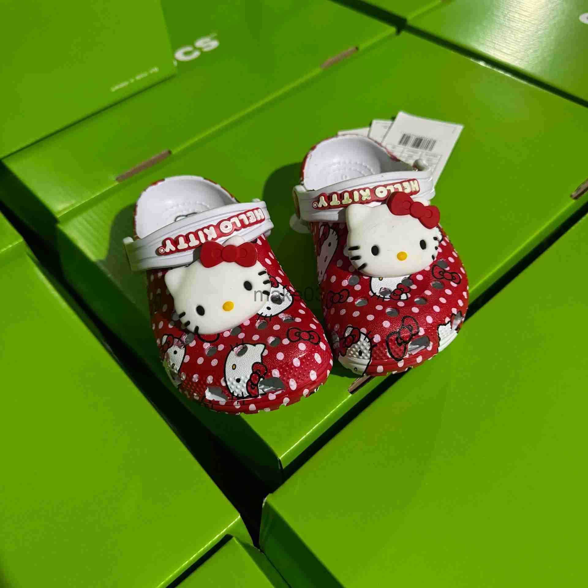 New low heeled beach shoes co branded by childrens celebrities with holes () J250403