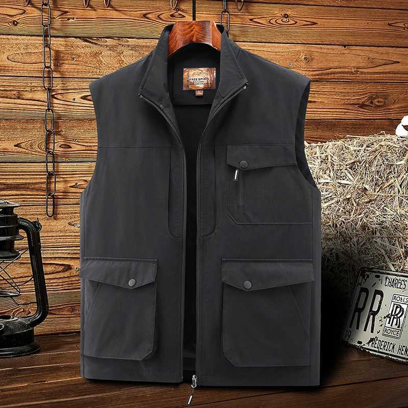 New vest for men in spring and autumn outdoor leisure multi pocket high-end vest workwear outerwear for men X250403
