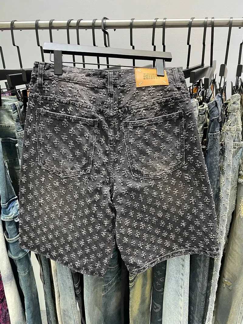 Fashionable and casual summer light blue Distressed mens denim shorts intelligent straight leg loose fit mens high Strt niche design tidal shorts X250