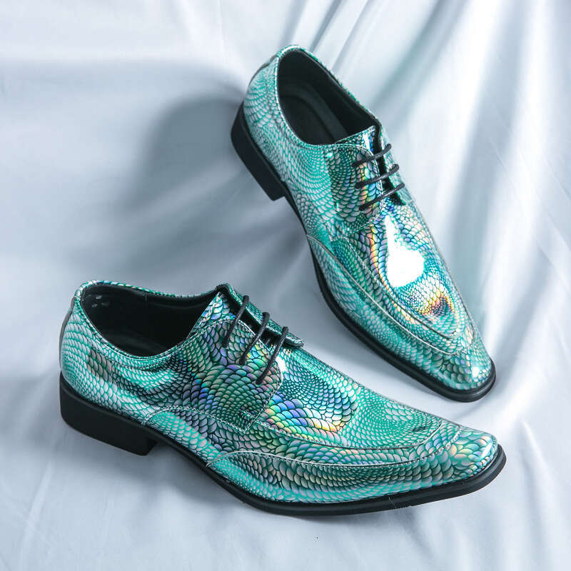 2024 New Men's Large Four Seasons Casual Fashion Chelsea Pointed Leather Shoes British Style