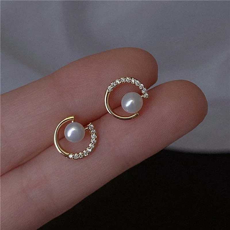 Elegant and Fashionable Geometric round Earrings Personalized Imitation Pearl round Zircon Earrings Hollowed out Finished Earr C251103