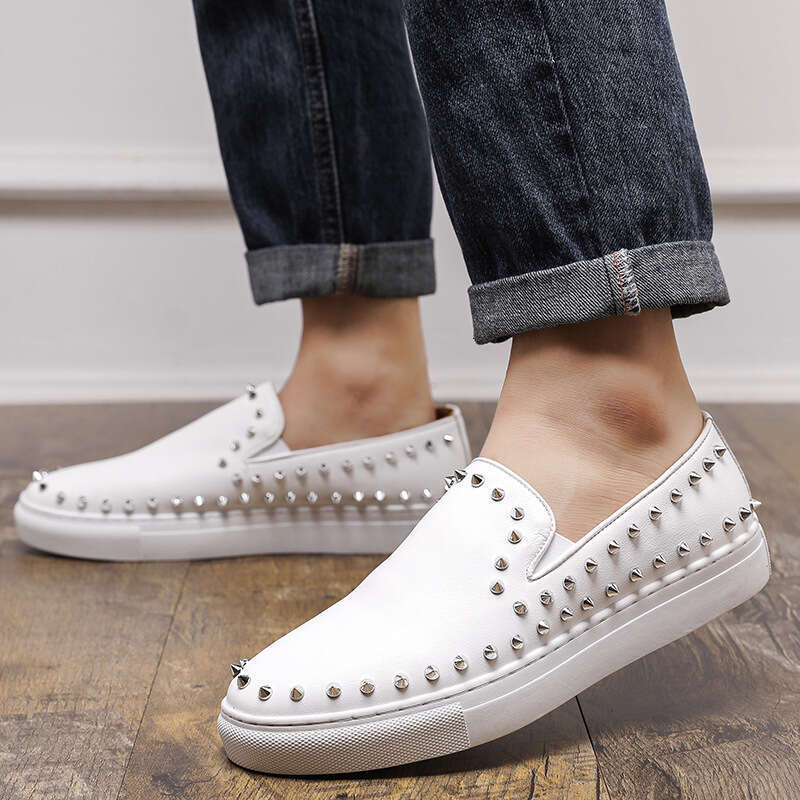 Large leather casual board 2024 Spring and Autumn new nightclub fashion trend, rivet men's shoes, trendy shoes
