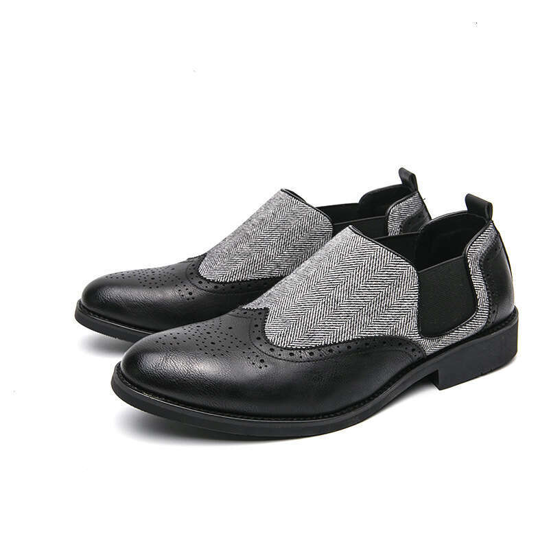 Men's in plus size, new casual fashionable foot covers, carved Blok leather shoes, trendy wedding shoes