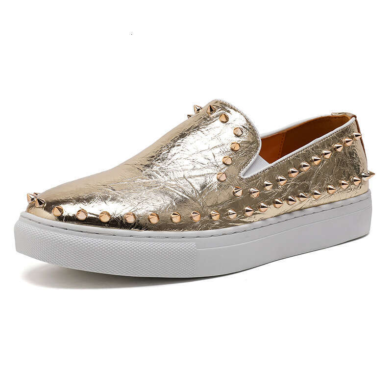 Large leather casual board 2024 Spring and Autumn new nightclub fashion trend, rivet men's shoes, trendy shoes