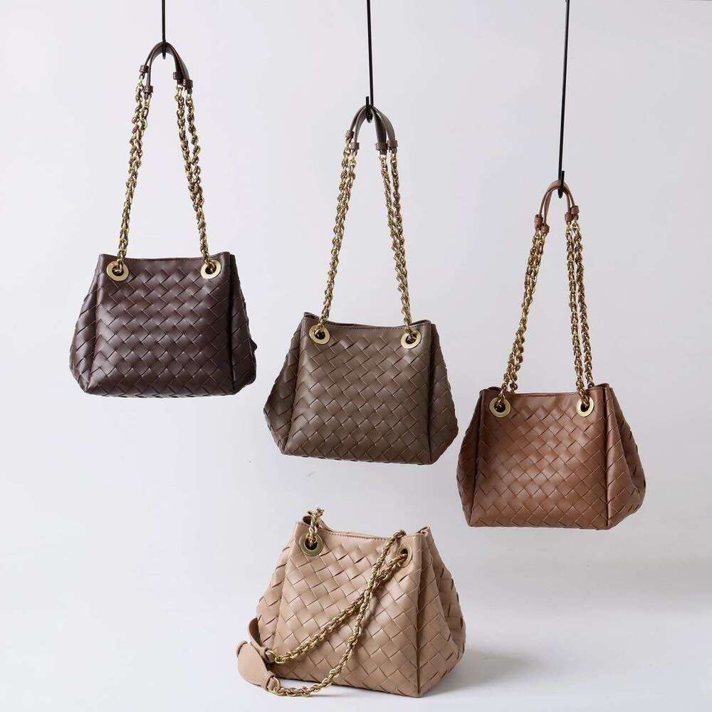 Luxury Bag Designer's New Chain Shoulder Strap Versatile Woven High-end Feel Large Capacity Dan Shoulder Cross-body Bucket Bag