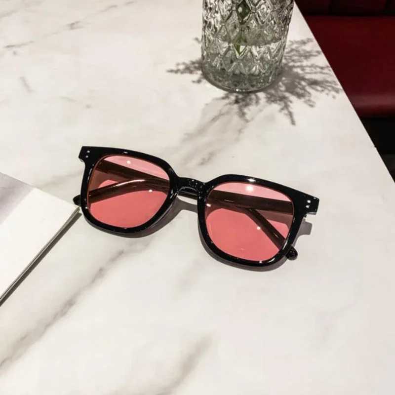 Fashion Square Sunglasses Womens Transparent Ocean Lens Shadow UV400 Mens Retro Rivet Decoration Orange Pink Sunglasses Gafas De SolXJ250402