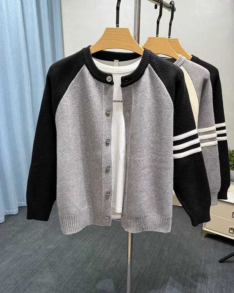 High end brand personality color blocked knitted coat button casual Korean style youth fashion striped round neck mens cardiganT251103