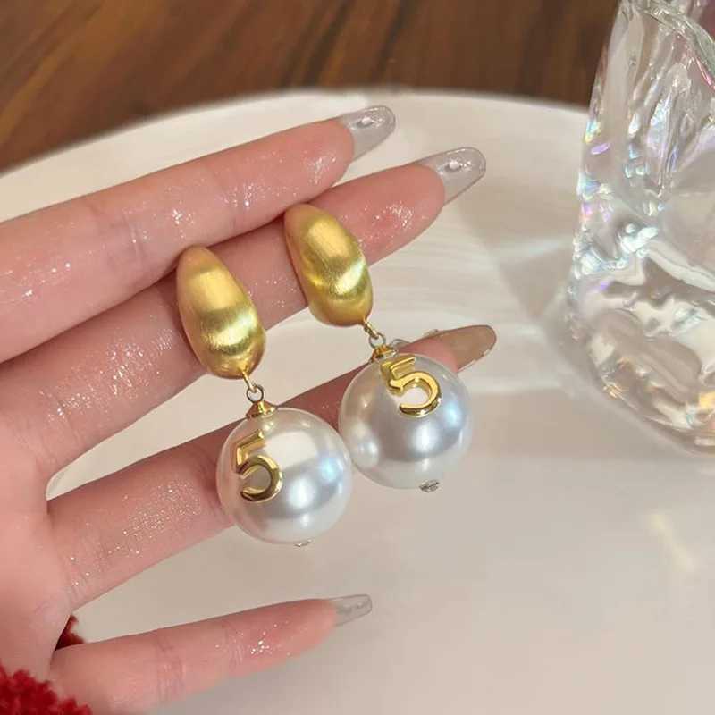 Luxury Pearl Earrings No. 5 High end 2024 New Fashionable Retro Earrings Elegant Womens Pendant Earrings Y250401