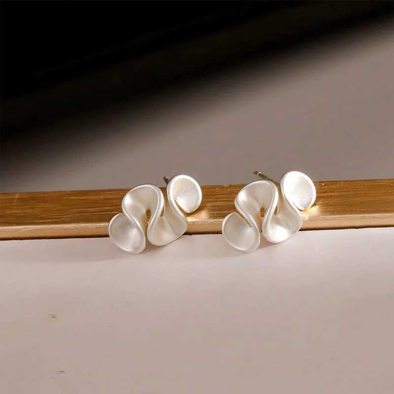 FTCY Geometric Pleated Flowers Stud Earrings for Women Minimalist Gold Silver Color Twisted Small Earrings Women Fashion Jewelry C251103