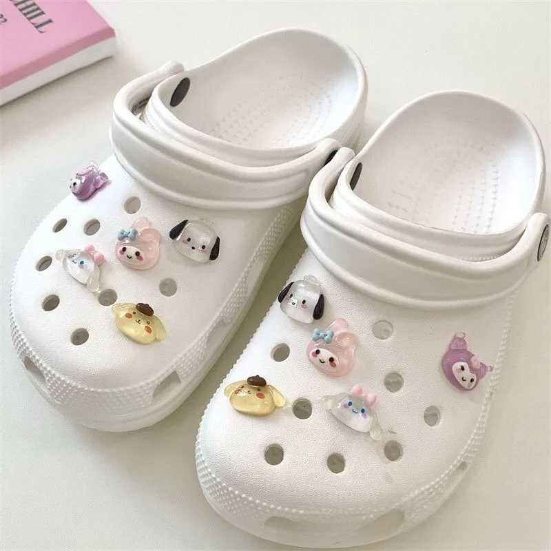 Miniso 10 Cute Cartoon Trio Shoes Charm Set Kuromi Cinnamon Cartoon Decoration for Clothing and Sandals Party Gifts Z250402