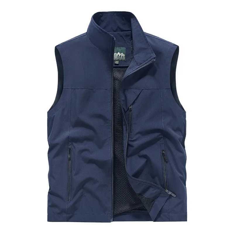 New Men Spring Vest Outdoor Tactical Mens Sleeveless Waistcoat Multiple Pockets Plus Size Male Fishing Vest Outwear X250403