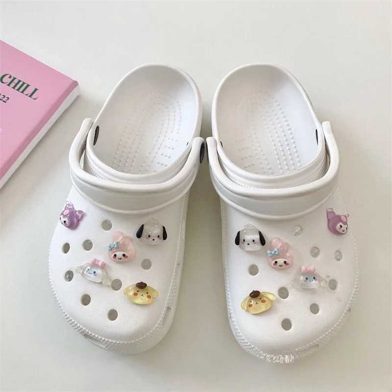 Miniso 10 Cute Cartoon Trio Shoes Charm Set Kuromi Cinnamon Cartoon Decoration for Clothing and Sandals Party Gifts Z250402
