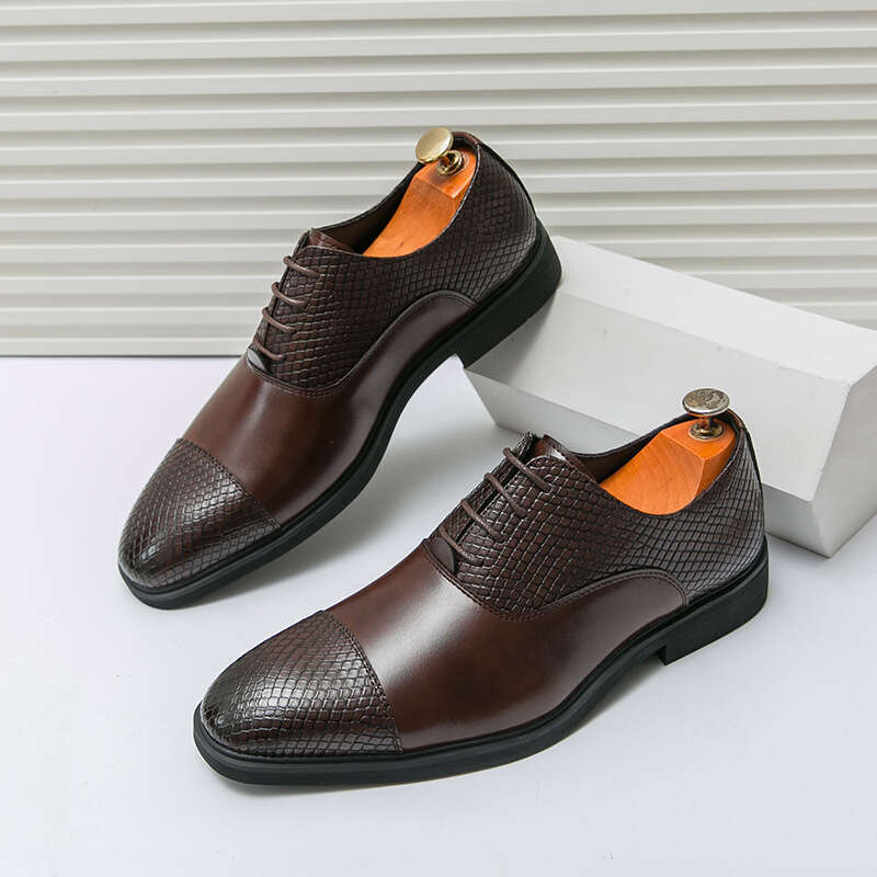 Men's in plus size, new casual fashionable men's business dress leather shoes, trendy groom's wedding shoes