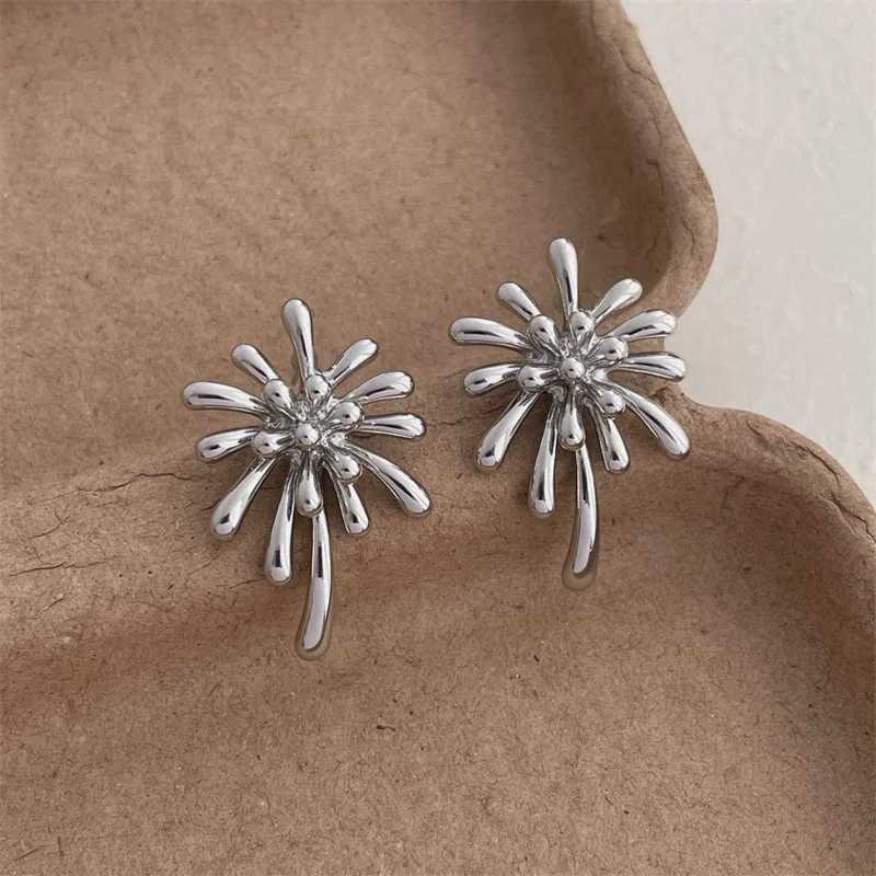 Xiaoluoke retro metal geometric fireworks earrings suitable for women European and American style personalized earrings travel jewelry Y250401