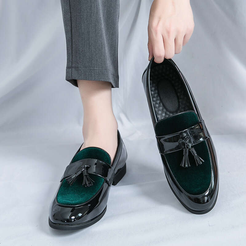 Large size men's casual shiny shoes 2024 Spring and Autumn new item 38-46 suede patchwork patent leather loafers