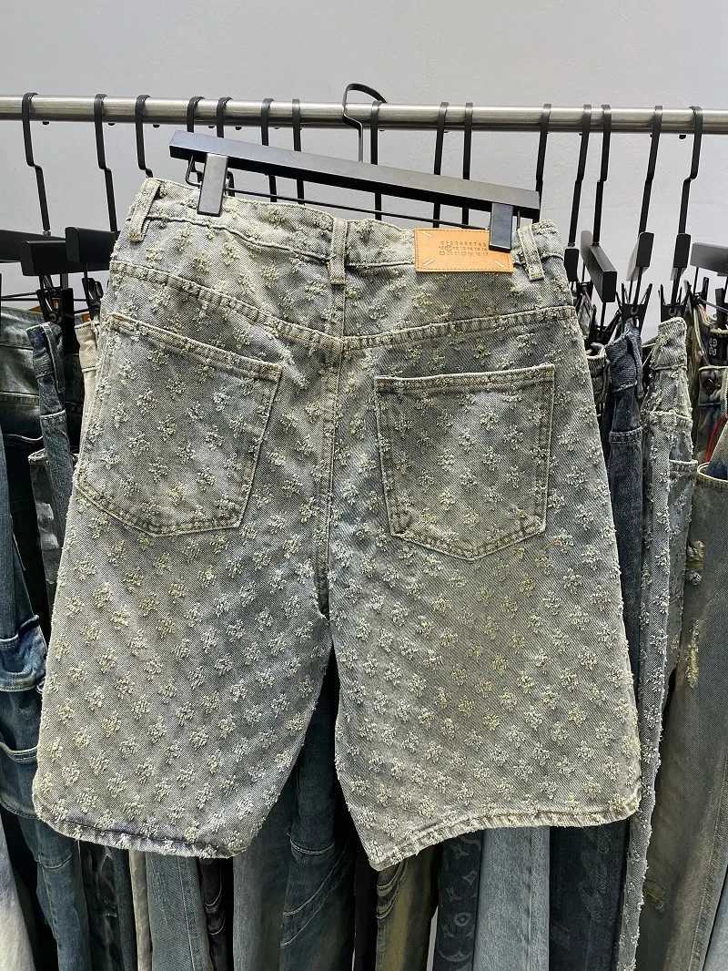 Fashionable and casual summer light blue Distressed mens denim shorts intelligent straight leg loose fit mens high Strt niche design tidal shorts X250