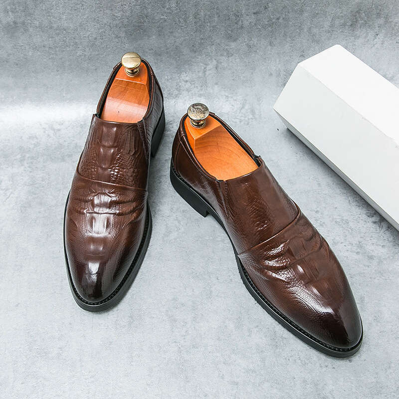 Men's in plus size, new casual shoes, fashionable covers, loafers, trendy foot stomping, pointed leather shoes
