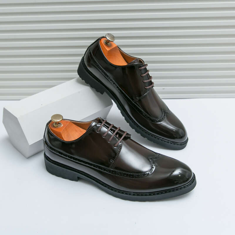 Men's oversized new fashionable business dress shoes, trendy glossy block leather shoes