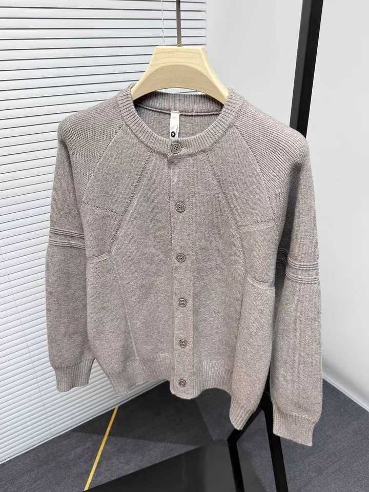 Luxury trend mens knitted coat premium autumn new style fashion solid color printing simple round neck button sweater cardiganT251103