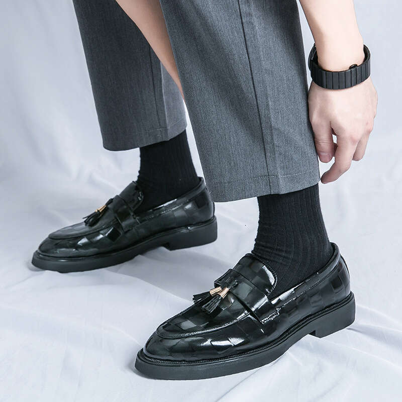 Large size 2024 Spring and Autumn new item for men, patent leather tassel men's shoes, 46 British wedding shoes