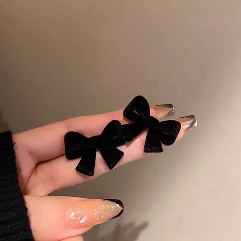 Retro black velvet earrings charming geometric bow and stud earrings fashionable and unusual jewelry earrings accessories for women Y250401