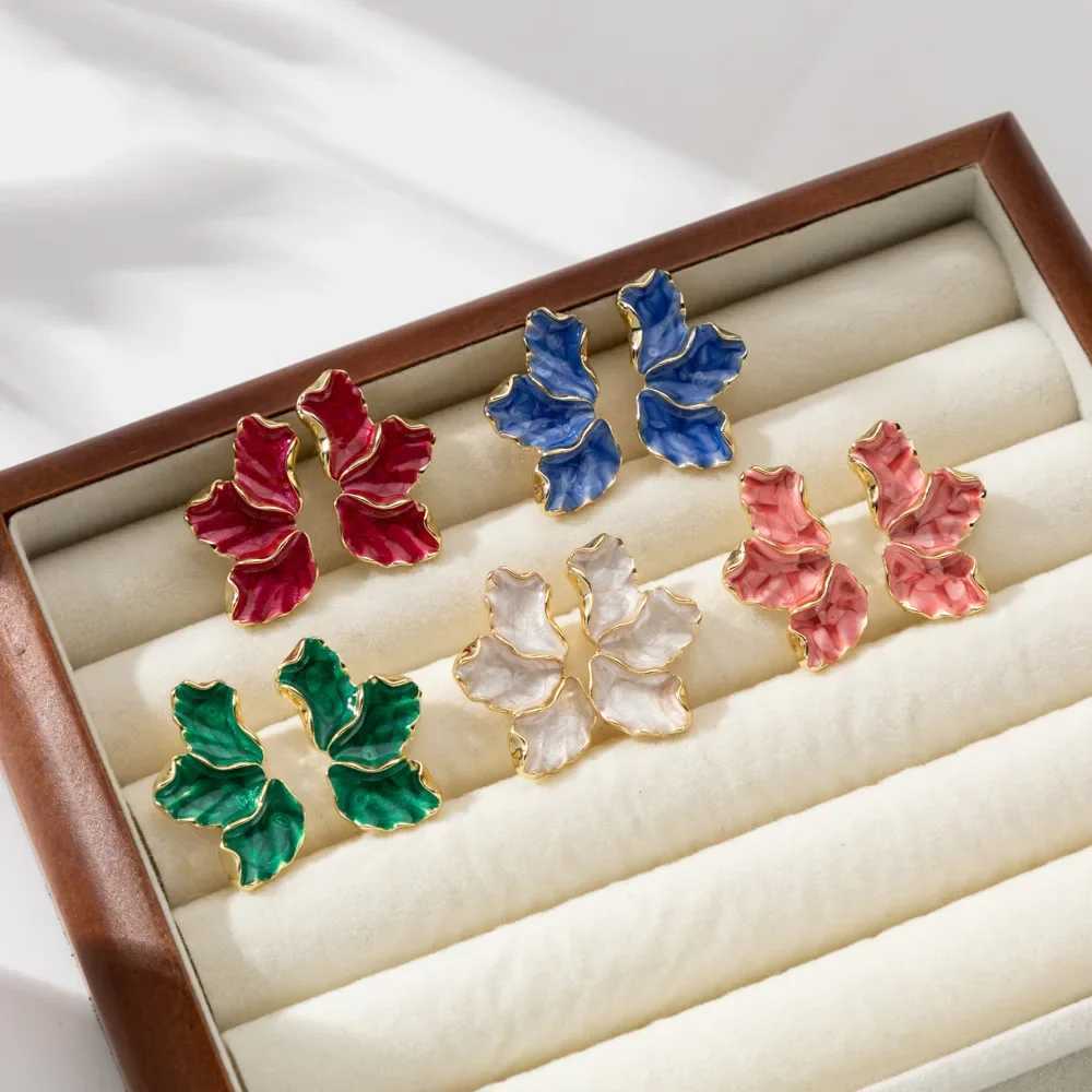 Metal Flower Cream Stud Earrings for Women Fashion Gold Plated Irregular Rear Earrings Heavy Design Statement Earrings Y250401