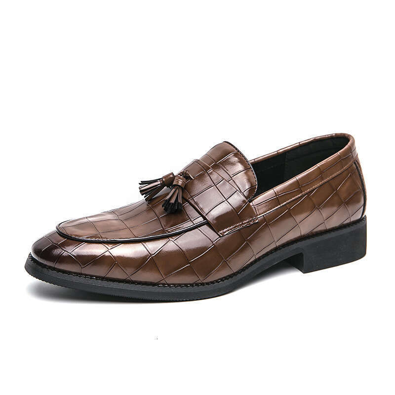 Men's oversized tassel embossed Lefu shoes, 2024 Spring and Autumn new style, size 38-46 men's casual leather shoes