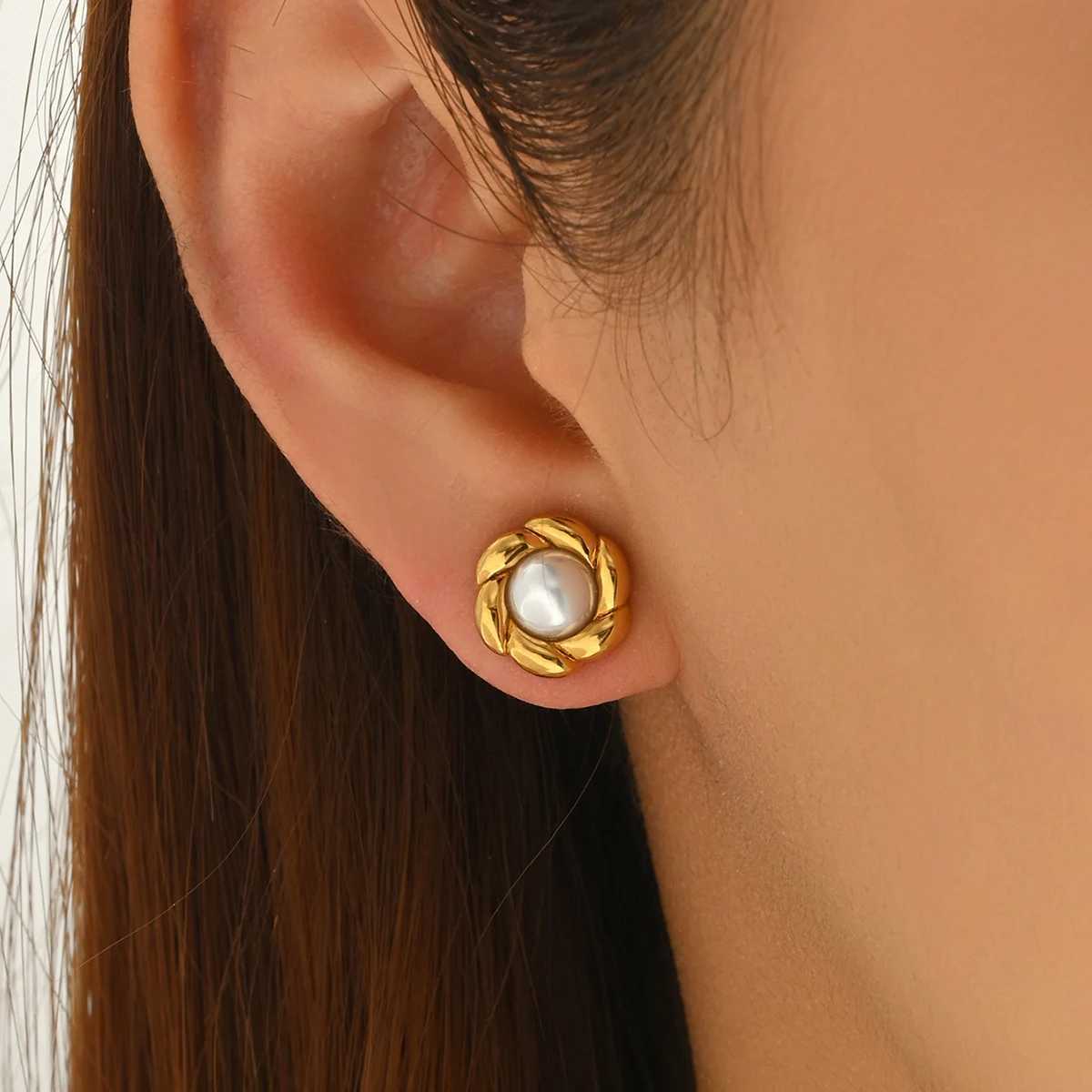 Womens Mini Pearl Flower round Earrings 18K GoldPlated Stainless Steel Vintage Waterproof Jewelry Gift C251103