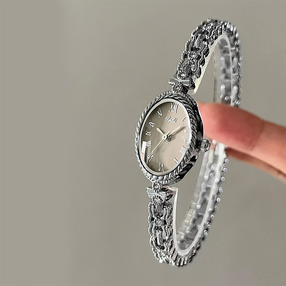 GEDI Watches for Woman Vintage Light Oval Dial Quartz Bracelet Watch Niche Elegant Temperament Gold Ladies Watches Gifts 251031